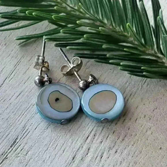 925 Sterling  Silver And Mother Of Pearl Post Earrings - Picture 5 of 5